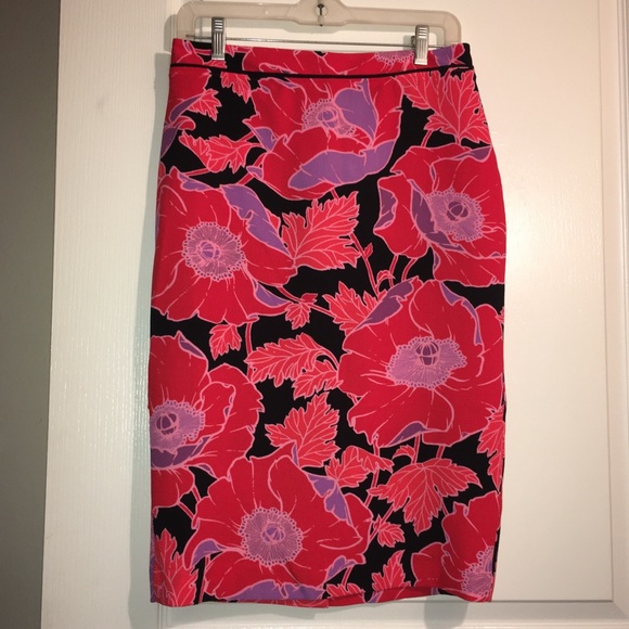 Who What Wear Dresses & Skirts - Who What Wear♥️ 🌸bright floral skirt Size 4
